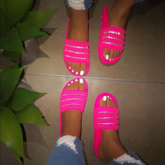"Poolside Pretty" Slides - Neon Pink - Picture 5 of 5
